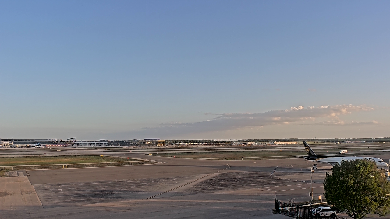 Thumbnail for current weather camera view from PrivateSky (R) Aviation Services Inc. in Fort Myers, Florida