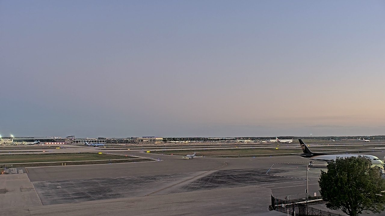 Thumbnail for current weather camera view from PrivateSky (R) Aviation Services Inc. in Fort Myers, Florida