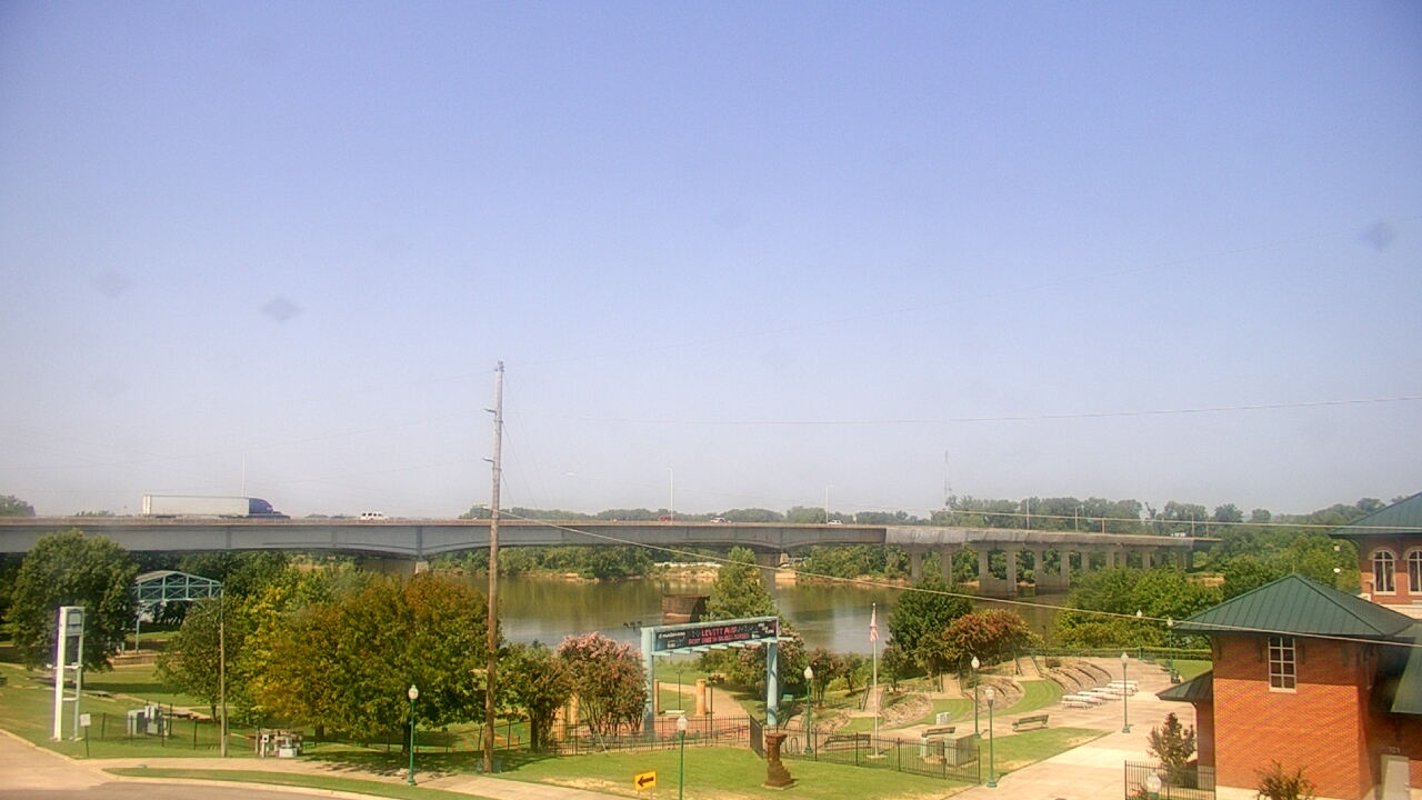 Thumbnail for current weather camera view from Miss Lauras in Fort Smith, Arkansas