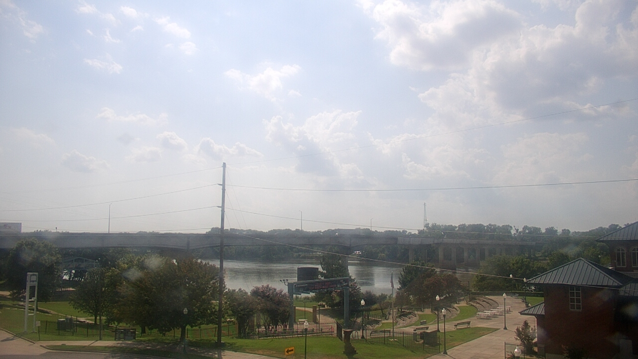 Thumbnail for current weather camera view from Miss Lauras in Fort Smith, Arkansas