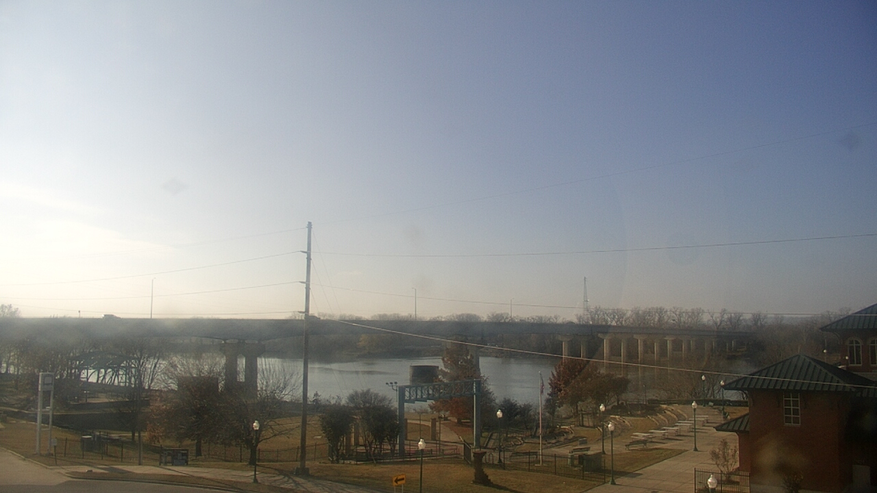 Thumbnail for current weather camera view from Miss Lauras in Fort Smith, Arkansas