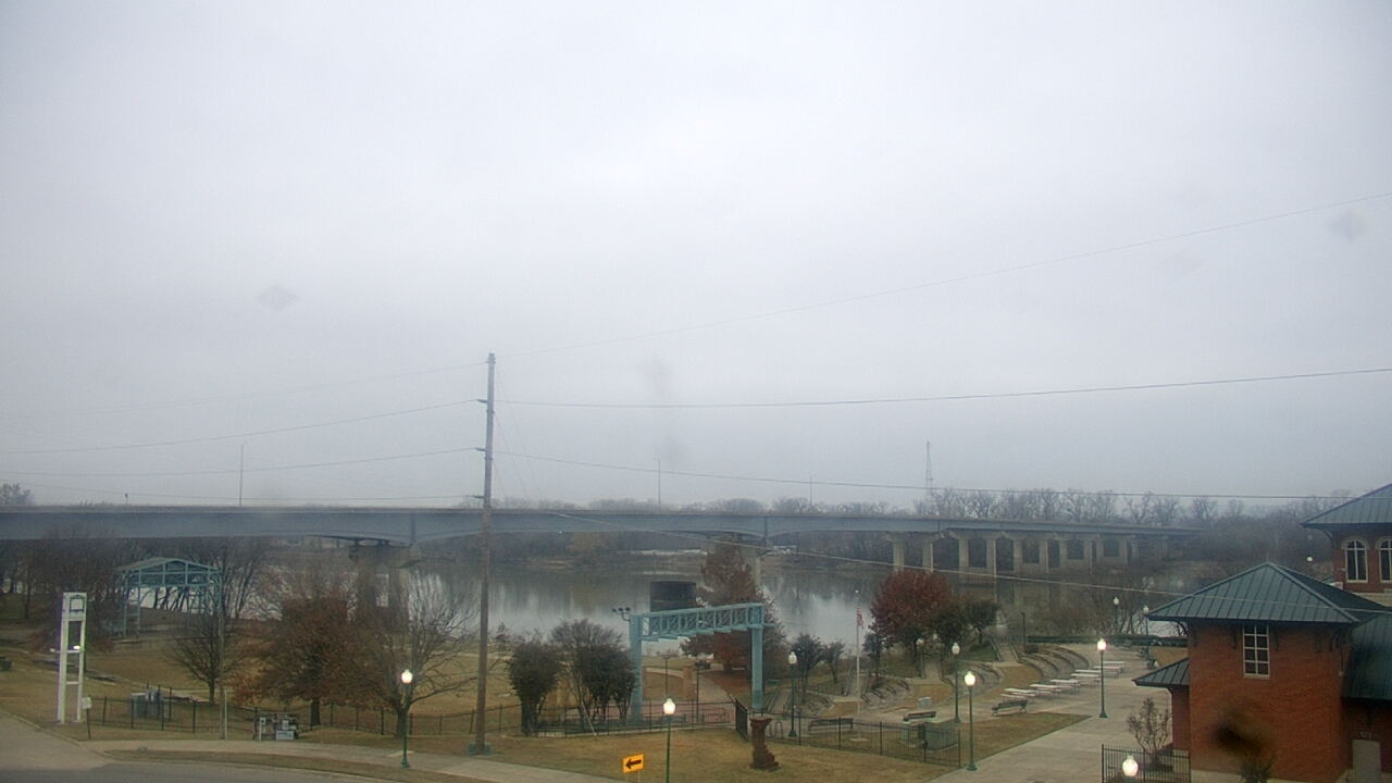 Thumbnail for current weather camera view from Miss Lauras in Fort Smith, Arkansas
