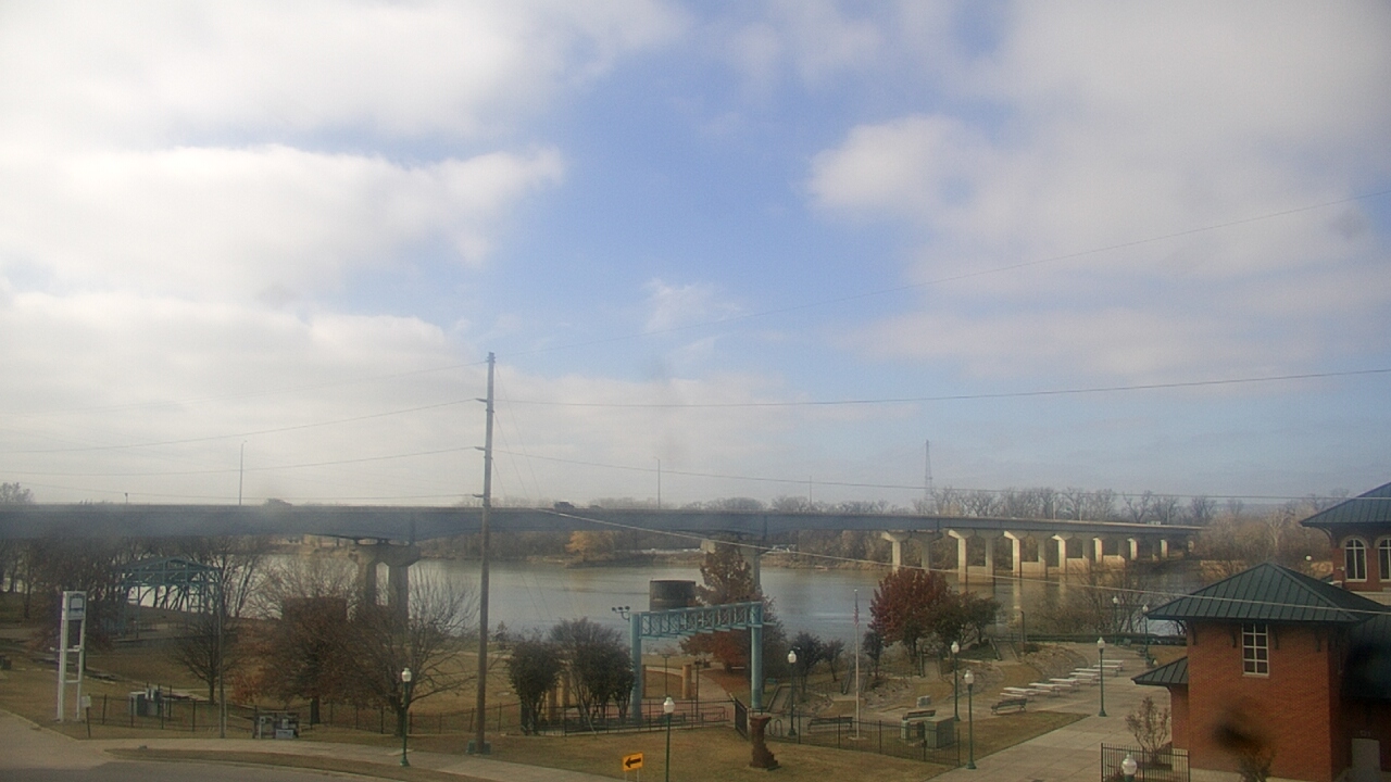 Thumbnail for current weather camera view from Miss Lauras in Fort Smith, Arkansas