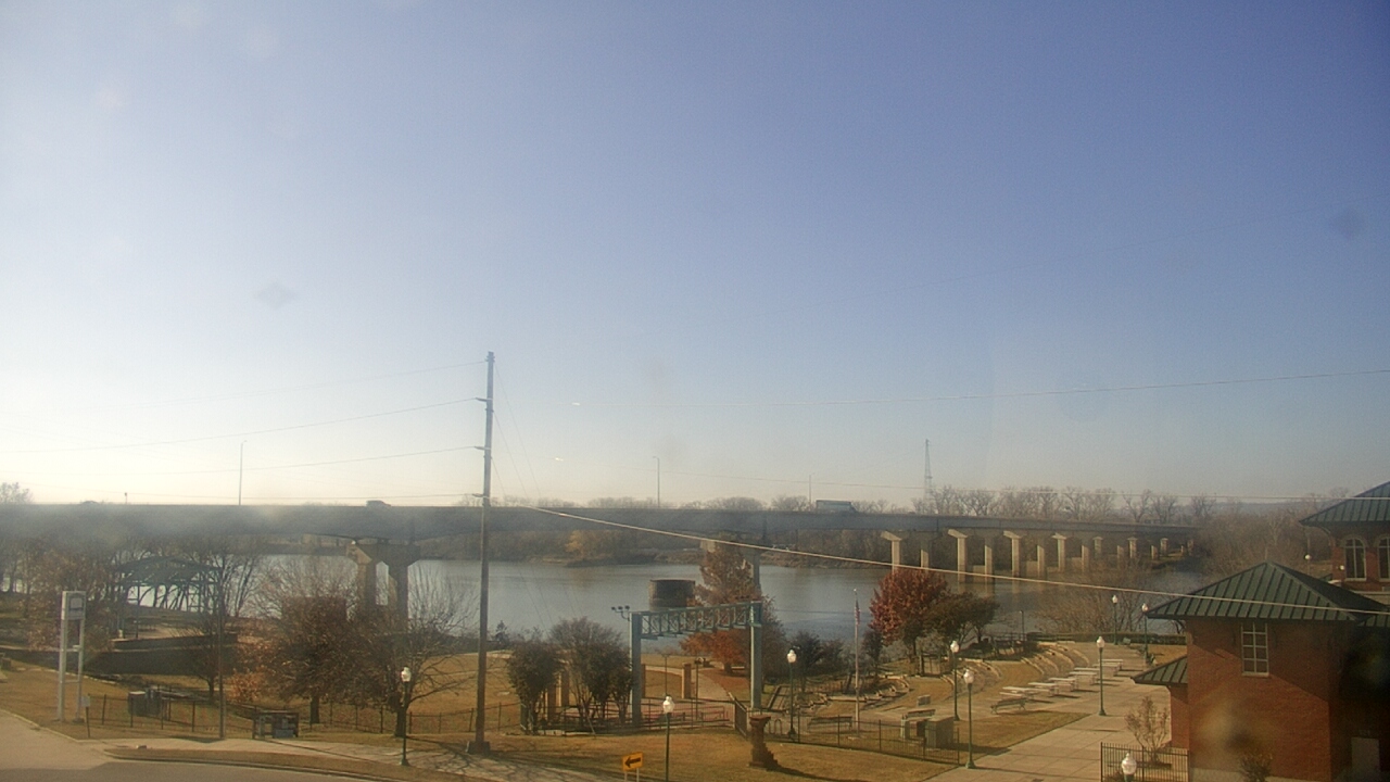 Thumbnail for current weather camera view from Miss Lauras in Fort Smith, Arkansas