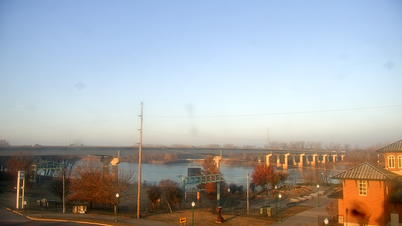 Thumbnail for current weather camera view from Miss Lauras in Fort Smith, Arkansas