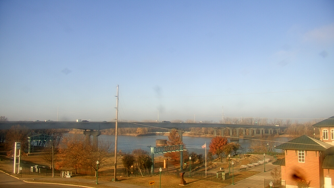 Thumbnail for current weather camera view from Miss Lauras in Fort Smith, Arkansas