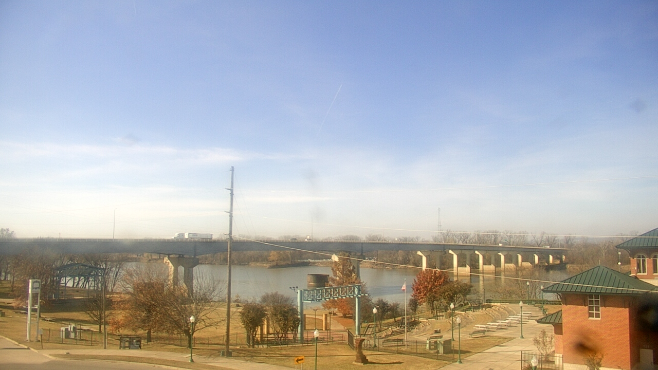 Thumbnail for current weather camera view from Miss Lauras in Fort Smith, Arkansas