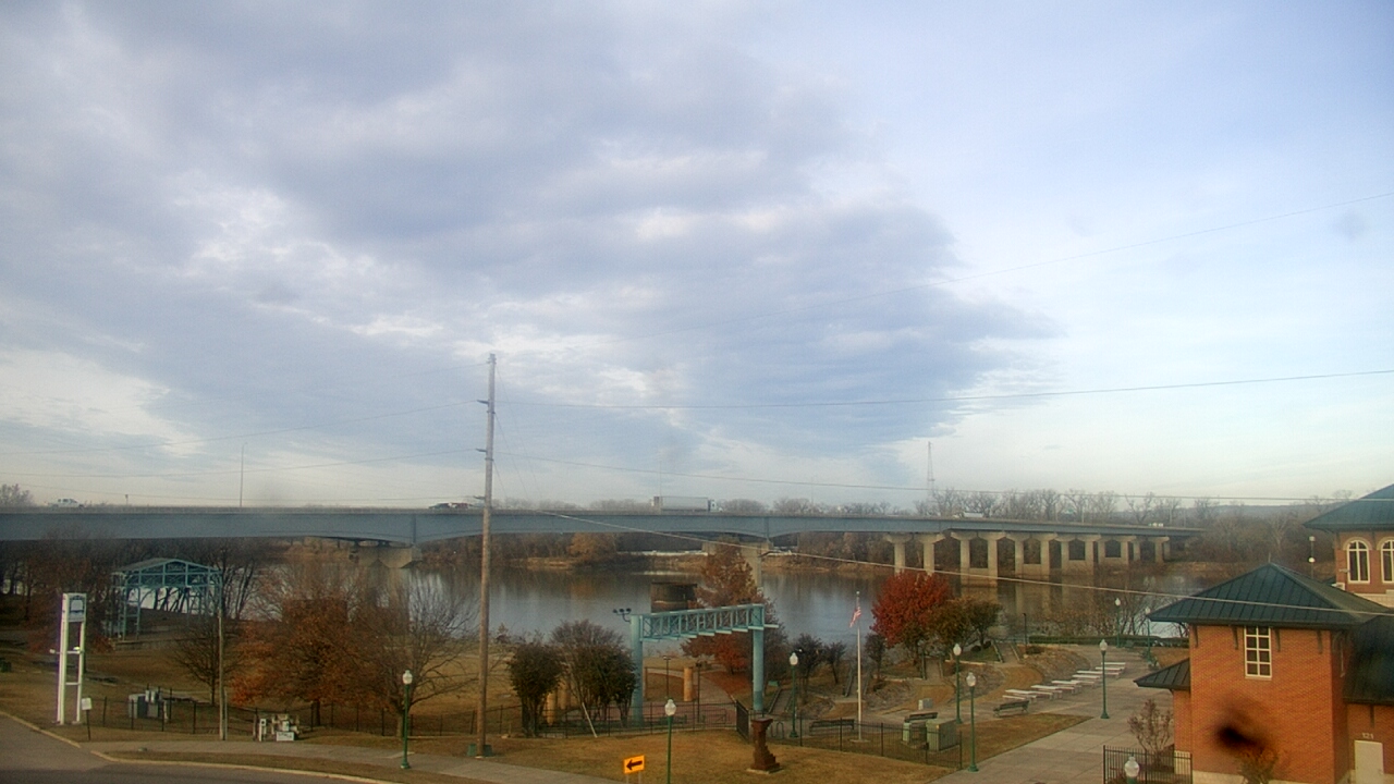 Thumbnail for current weather camera view from Miss Lauras in Fort Smith, Arkansas