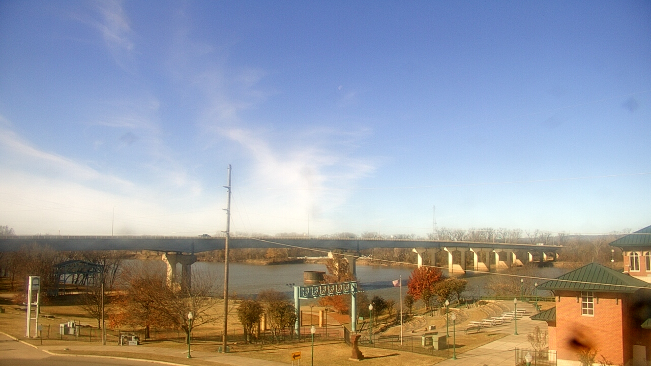 Thumbnail for current weather camera view from Miss Lauras in Fort Smith, Arkansas