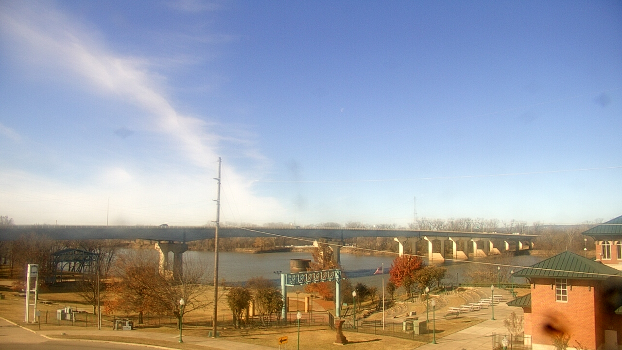 Thumbnail for current weather camera view from Miss Lauras in Fort Smith, Arkansas
