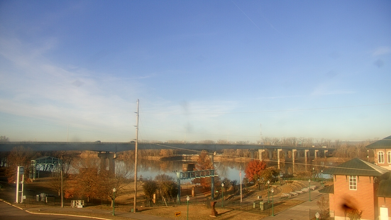 Thumbnail for current weather camera view from Miss Lauras in Fort Smith, Arkansas