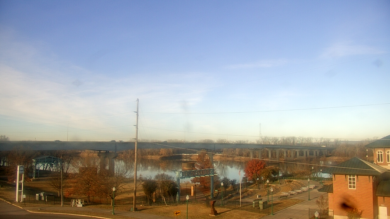 Thumbnail for current weather camera view from Miss Lauras in Fort Smith, Arkansas
