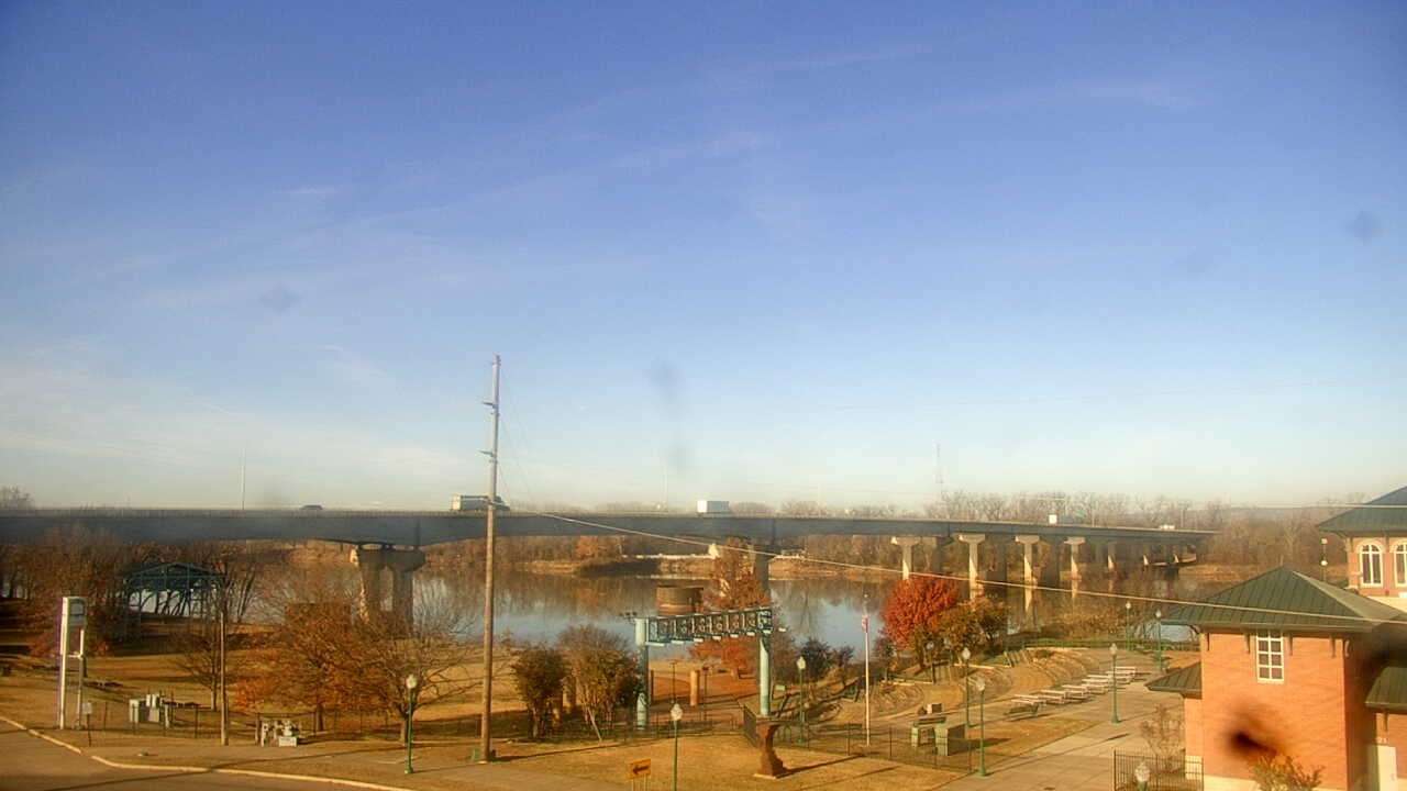 Thumbnail for current weather camera view from Miss Lauras in Fort Smith, Arkansas