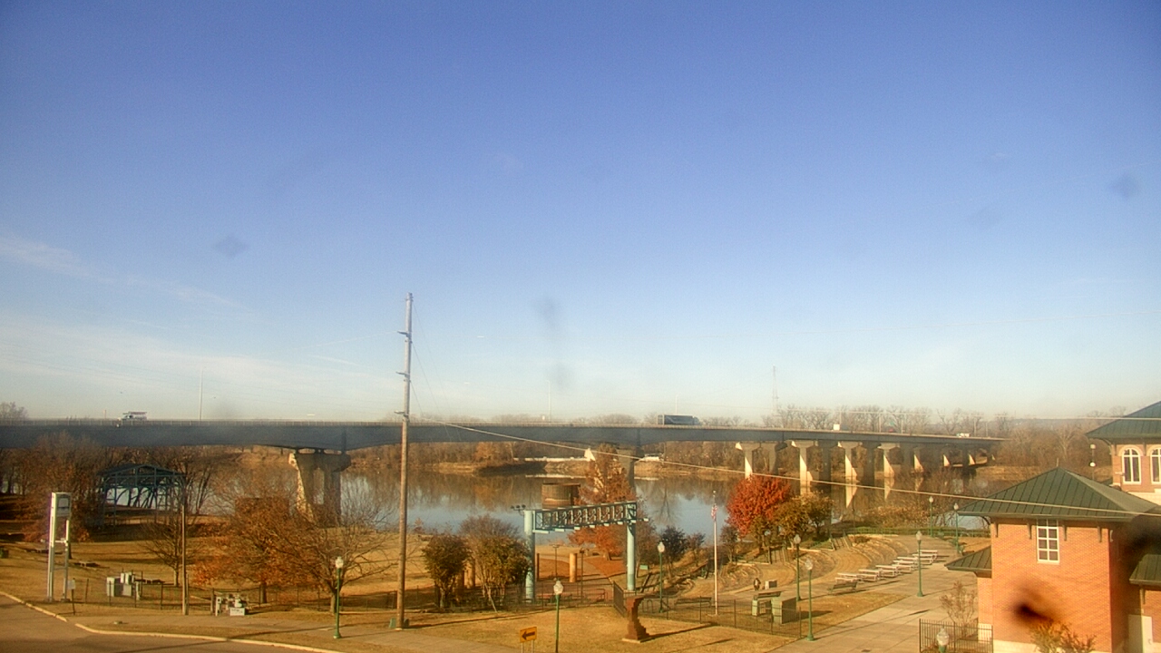 Thumbnail for current weather camera view from Miss Lauras in Fort Smith, Arkansas