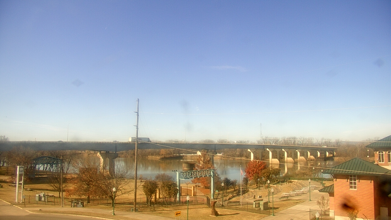 Thumbnail for current weather camera view from Miss Lauras in Fort Smith, Arkansas