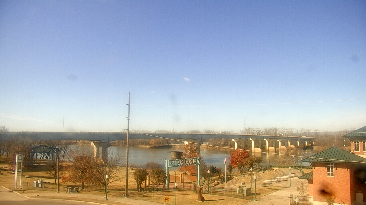Thumbnail for current weather camera view from Miss Lauras in Fort Smith, Arkansas