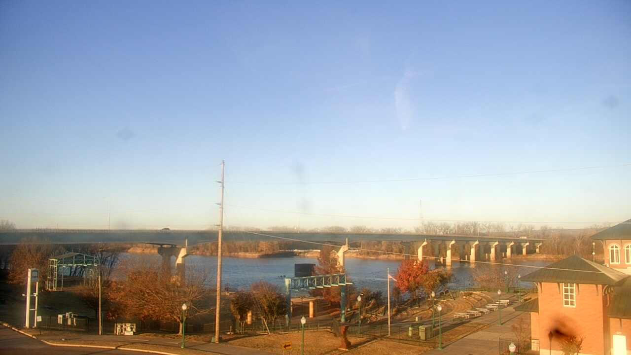 Thumbnail for current weather camera view from Miss Lauras in Fort Smith, Arkansas