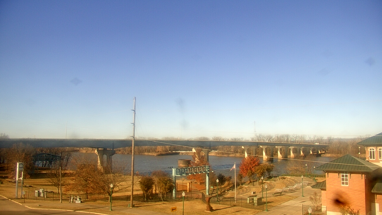 Thumbnail for current weather camera view from Miss Lauras in Fort Smith, Arkansas
