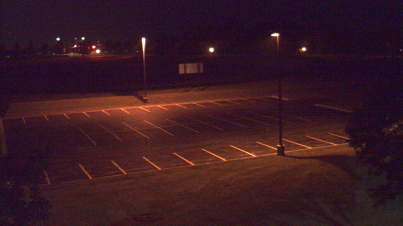 Thumbnail for current weather camera view from Geneva MS in Geneva, Illinois