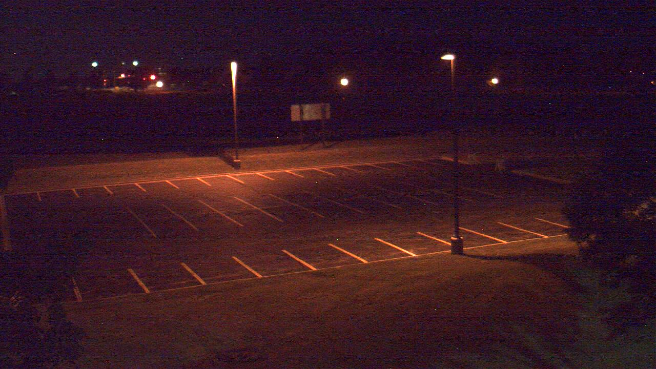 Thumbnail for current weather camera view from Geneva MS in Geneva, Illinois