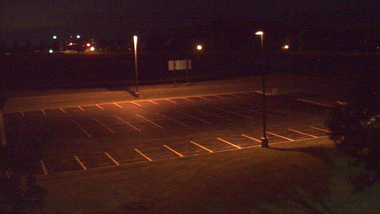 Thumbnail for current weather camera view from Geneva MS in Geneva, Illinois