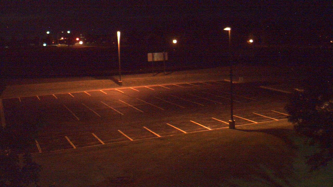 Thumbnail for current weather camera view from Geneva MS in Geneva, Illinois