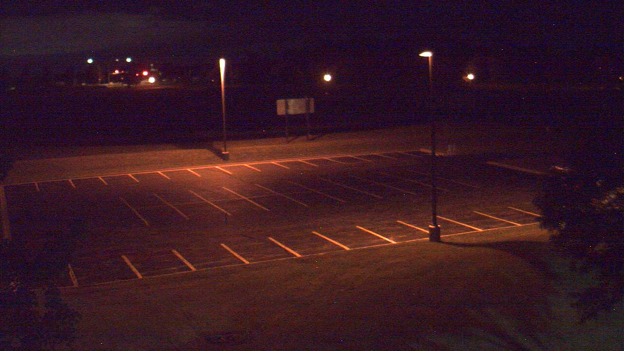 Thumbnail for current weather camera view from Geneva MS in Geneva, Illinois