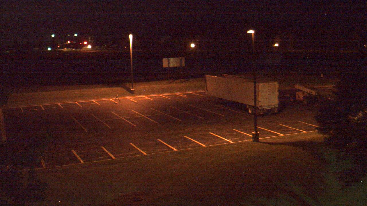 Thumbnail for current weather camera view from Geneva MS in Geneva, Illinois