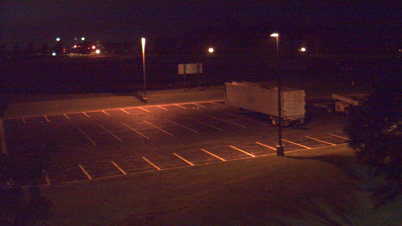 Thumbnail for current weather camera view from Geneva MS in Geneva, Illinois