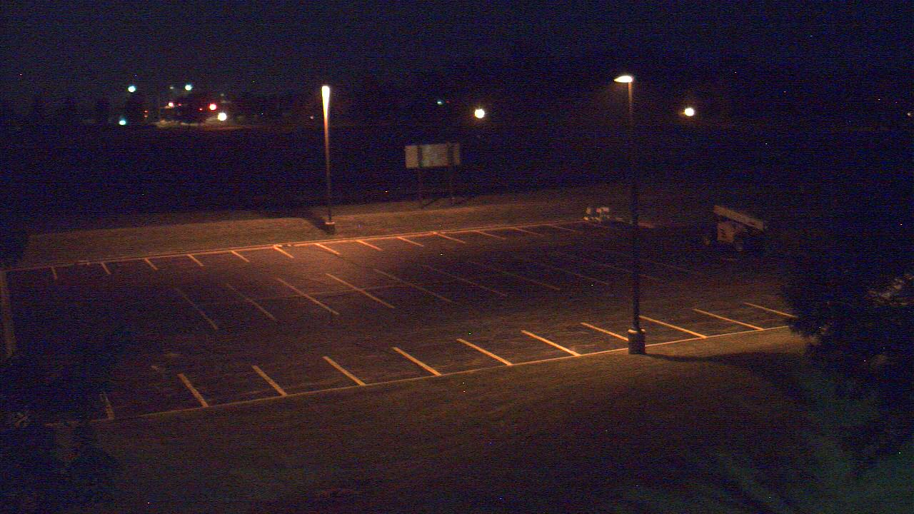 Thumbnail for current weather camera view from Geneva MS in Geneva, Illinois