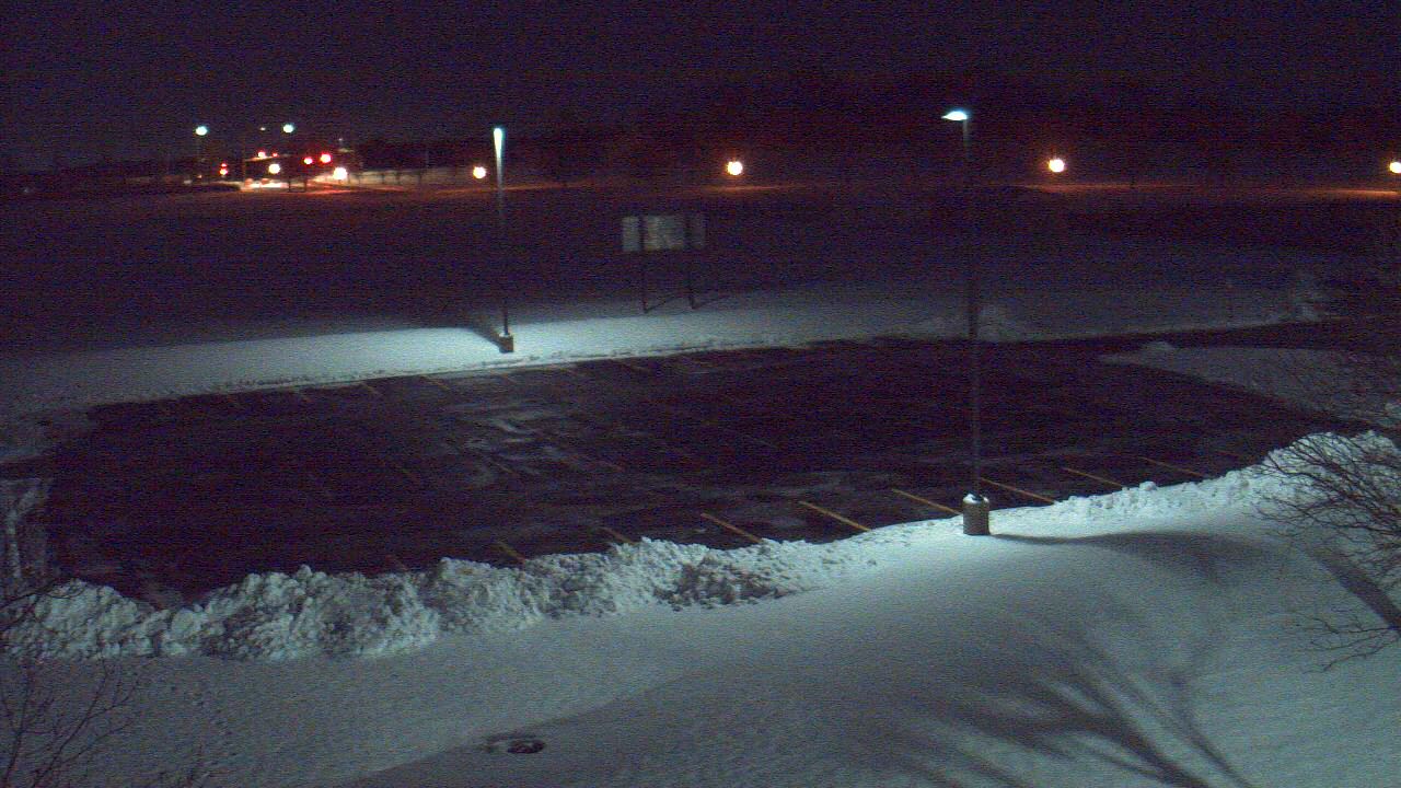 Thumbnail for current weather camera view from Geneva MS in Geneva, Illinois