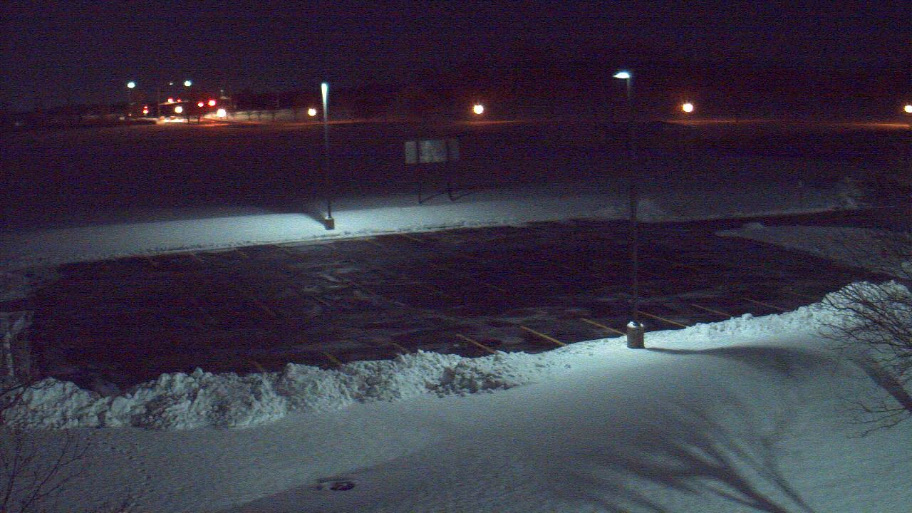 Thumbnail for current weather camera view from Geneva MS in Geneva, Illinois