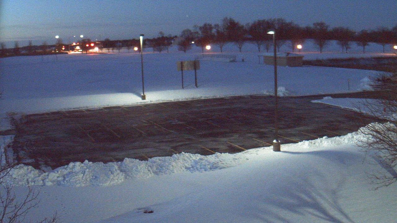 Thumbnail for current weather camera view from Geneva MS in Geneva, Illinois