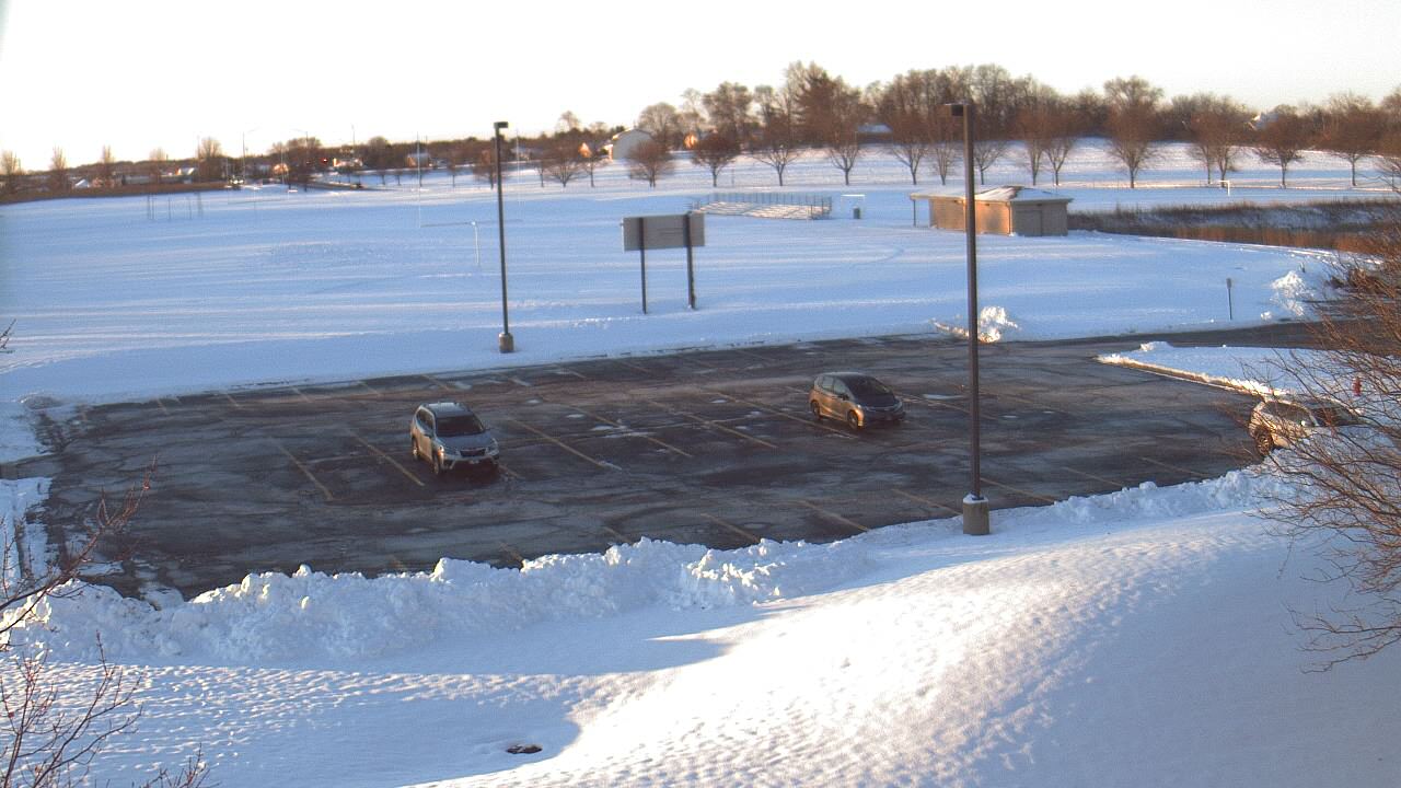 Thumbnail for current weather camera view from Geneva MS in Geneva, Illinois