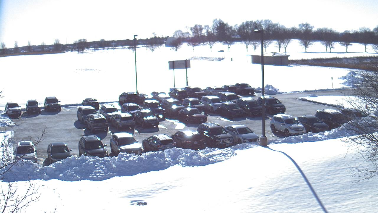 Thumbnail for current weather camera view from Geneva MS in Geneva, Illinois