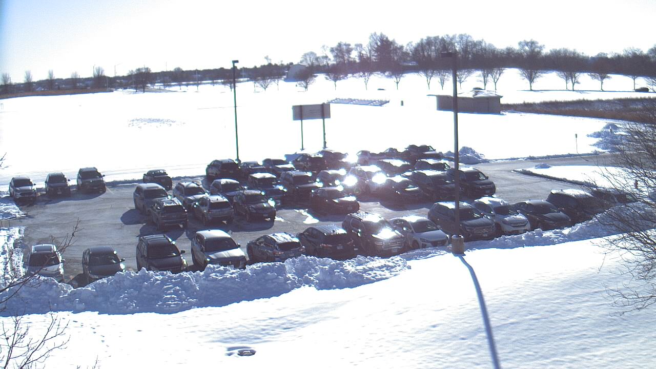 Thumbnail for current weather camera view from Geneva MS in Geneva, Illinois