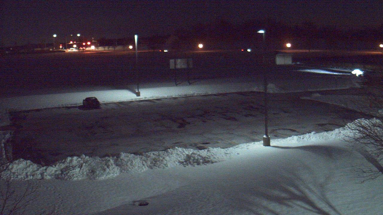 Thumbnail for current weather camera view from Geneva MS in Geneva, Illinois