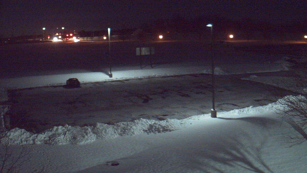 Thumbnail for current weather camera view from Geneva MS in Geneva, Illinois
