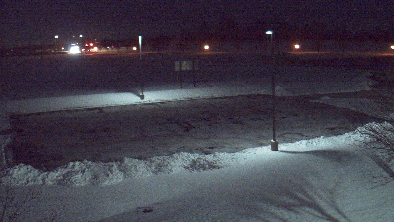 Thumbnail for current weather camera view from Geneva MS in Geneva, Illinois