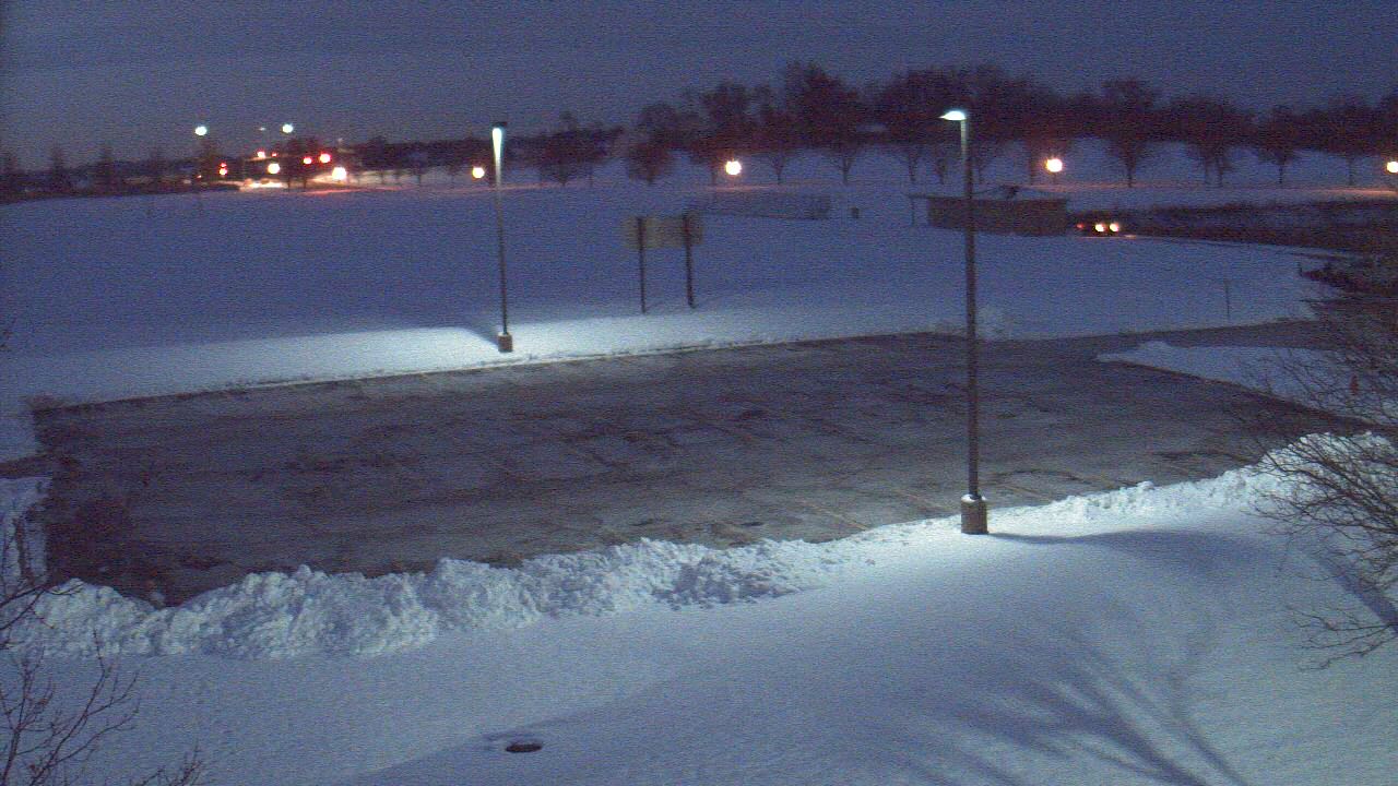 Thumbnail for current weather camera view from Geneva MS in Geneva, Illinois