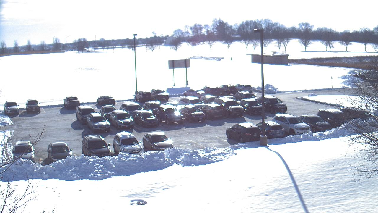 Thumbnail for current weather camera view from Geneva MS in Geneva, Illinois