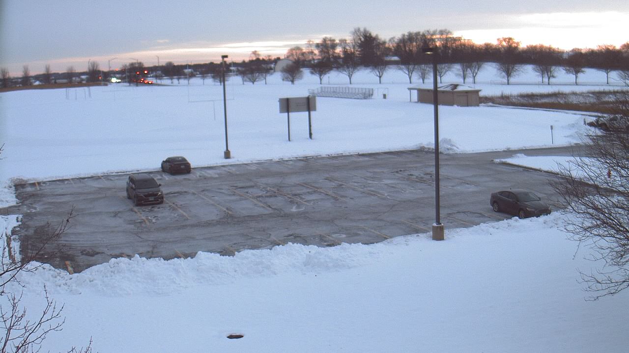 Thumbnail for current weather camera view from Geneva MS in Geneva, Illinois