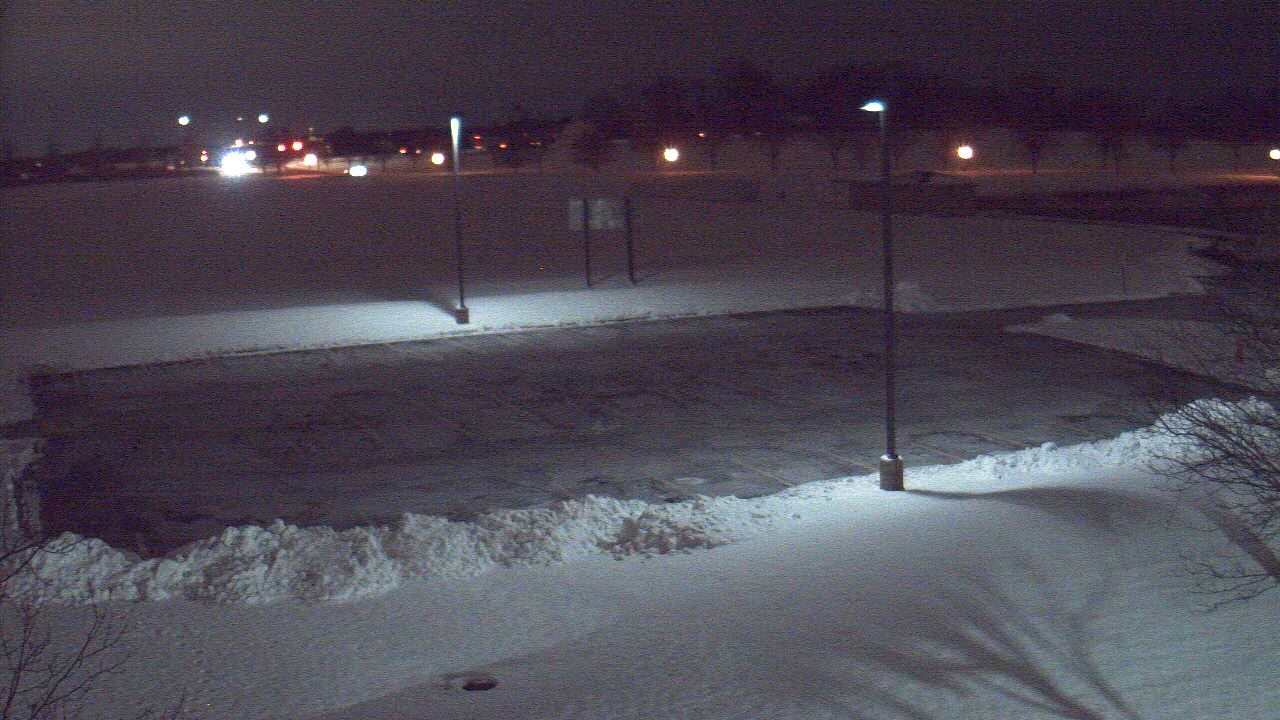 Thumbnail for current weather camera view from Geneva MS in Geneva, Illinois