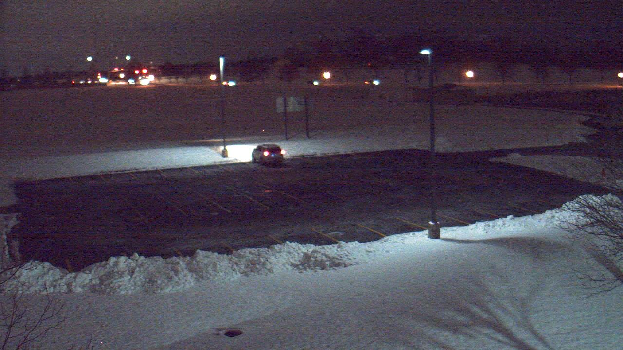 Thumbnail for current weather camera view from Geneva MS in Geneva, Illinois