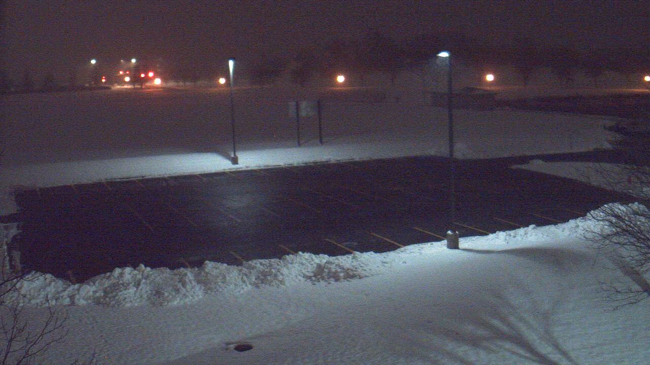 Thumbnail for current weather camera view from Geneva MS in Geneva, Illinois