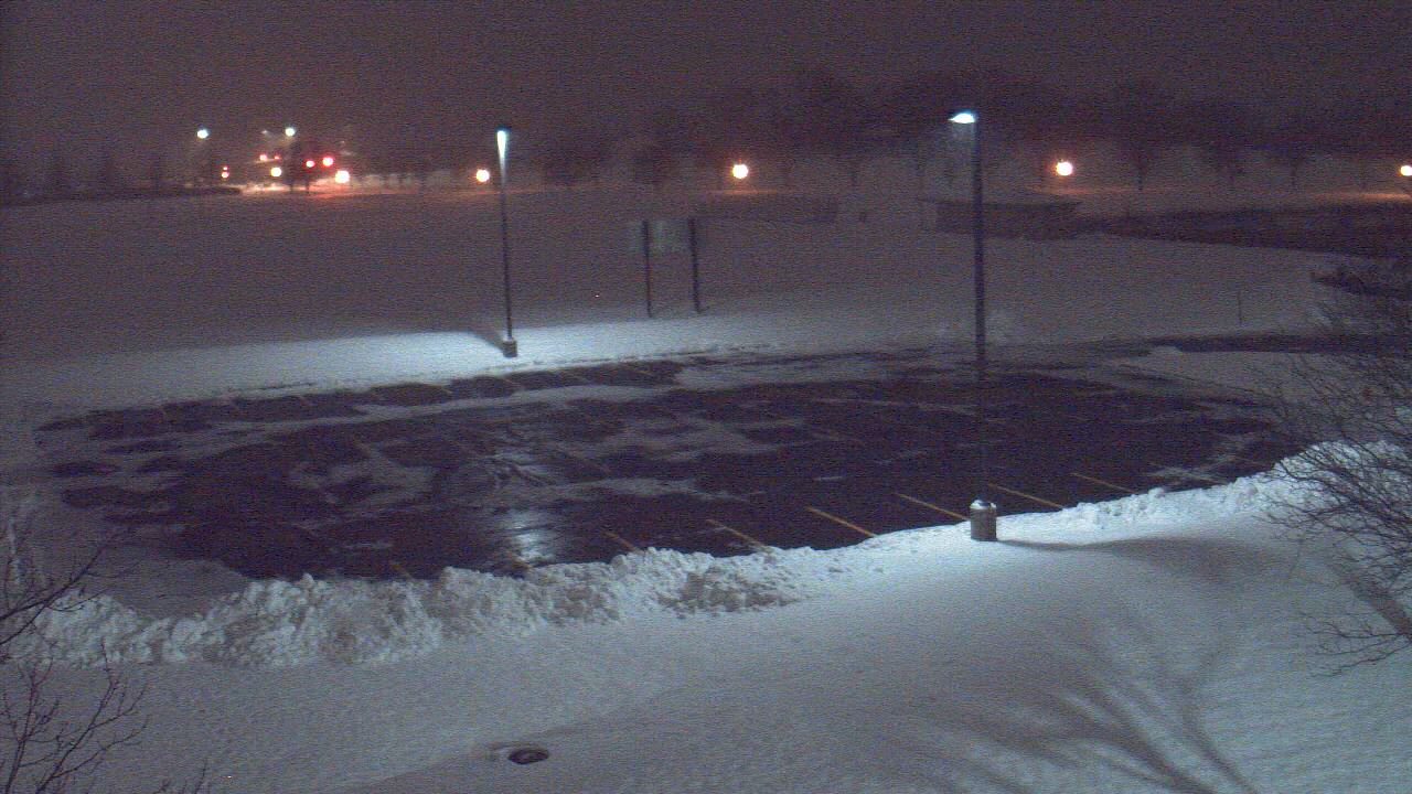 Thumbnail for current weather camera view from Geneva MS in Geneva, Illinois