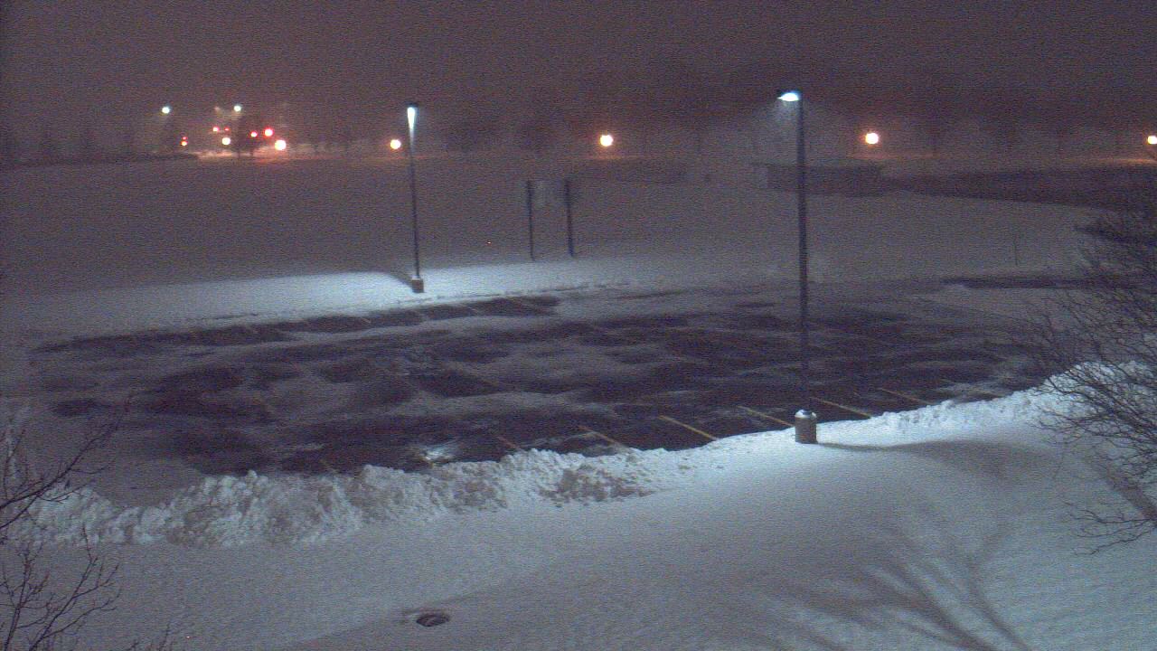 Thumbnail for current weather camera view from Geneva MS in Geneva, Illinois