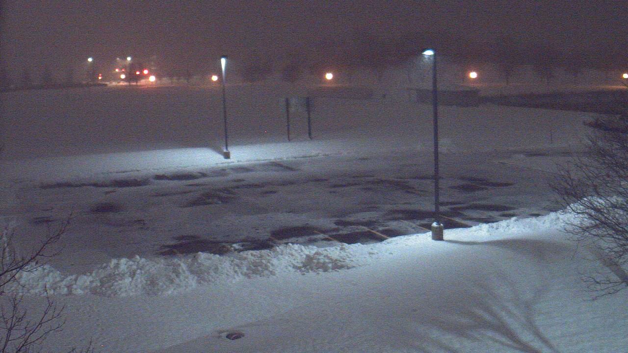 Thumbnail for current weather camera view from Geneva MS in Geneva, Illinois