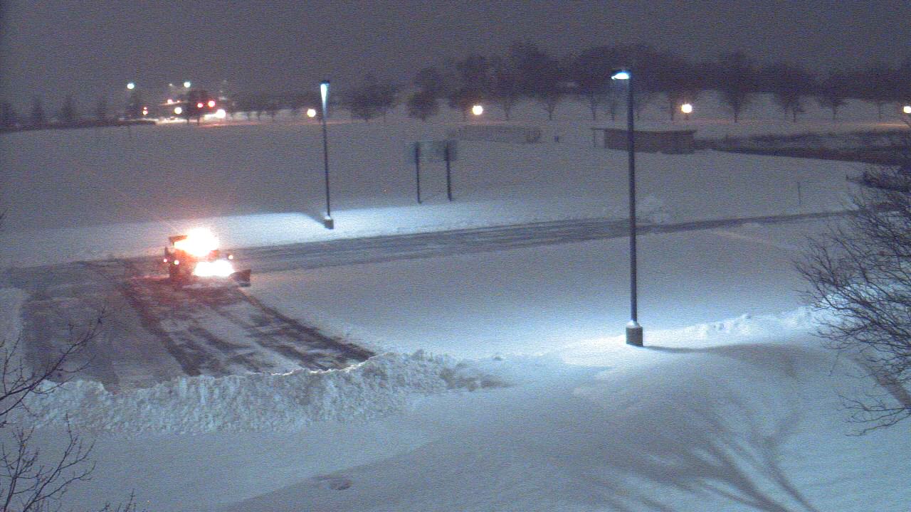 Thumbnail for current weather camera view from Geneva MS in Geneva, Illinois