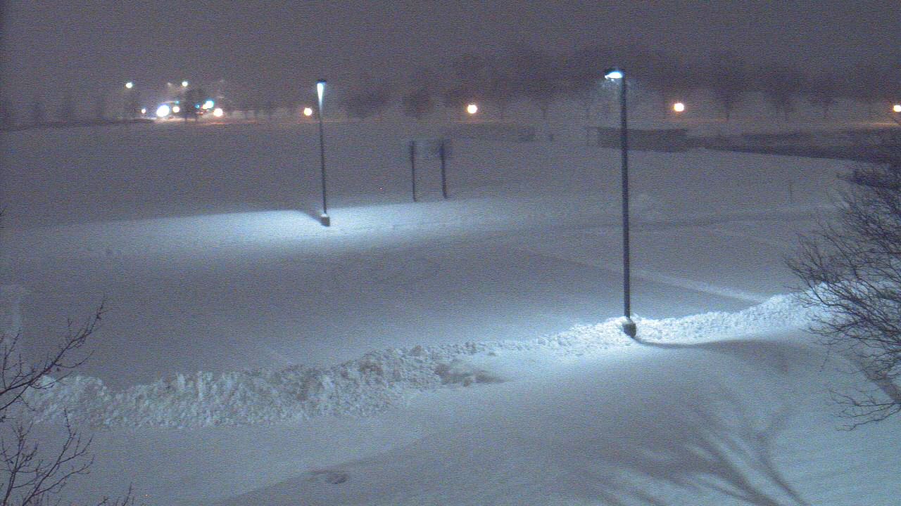 Thumbnail for current weather camera view from Geneva MS in Geneva, Illinois